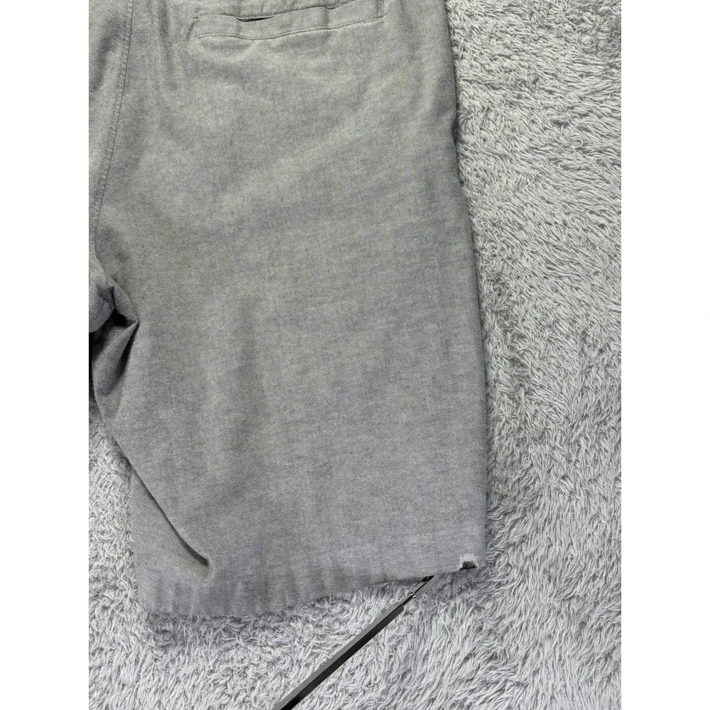 Lululemon Commission Shorts Mens 33 Gray Relaxed Fit Chino Flat Front Stretch